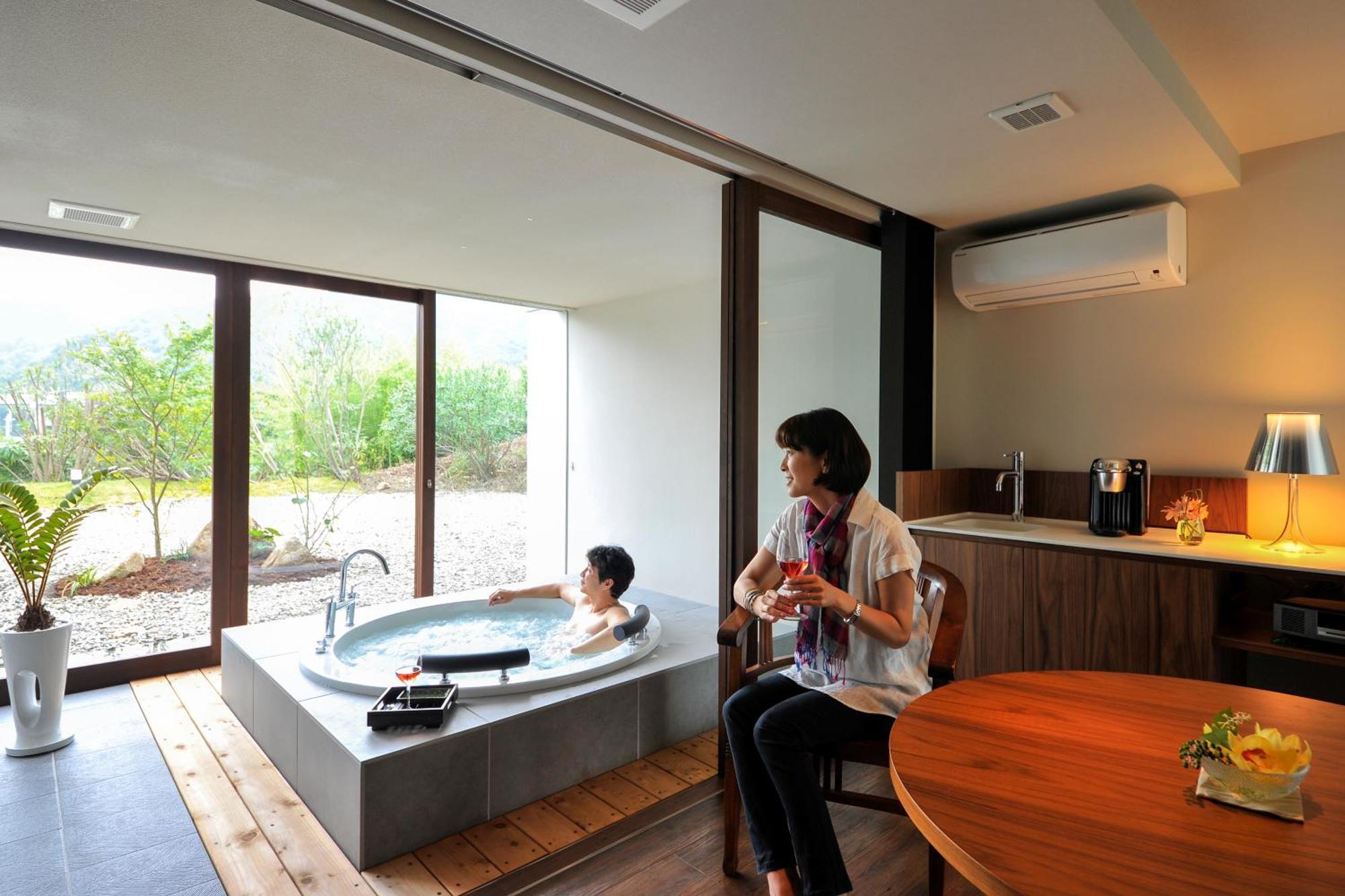 Resort Hotel Moana Coast Naruto  Rum bild